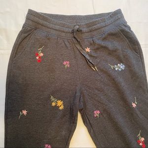 Old Navy floral embroidered sweatpants, small